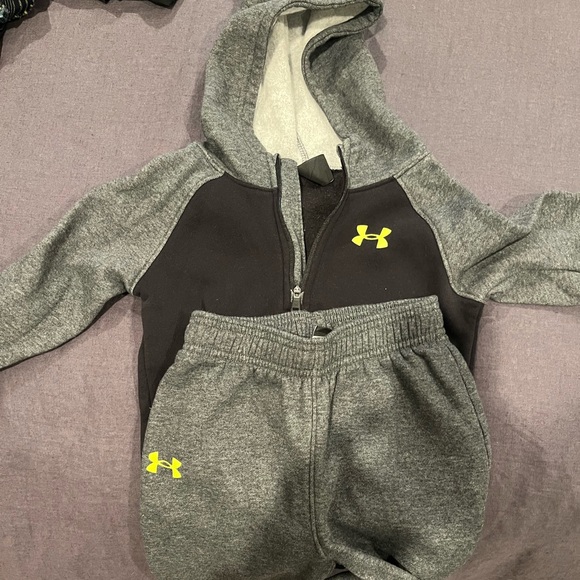 Under Armour Sweatsuit - Picture 1 of 5
